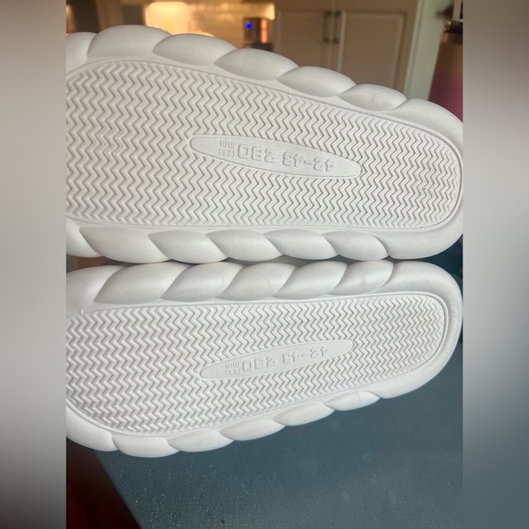 Cow Slippers - Picture 3 of 4